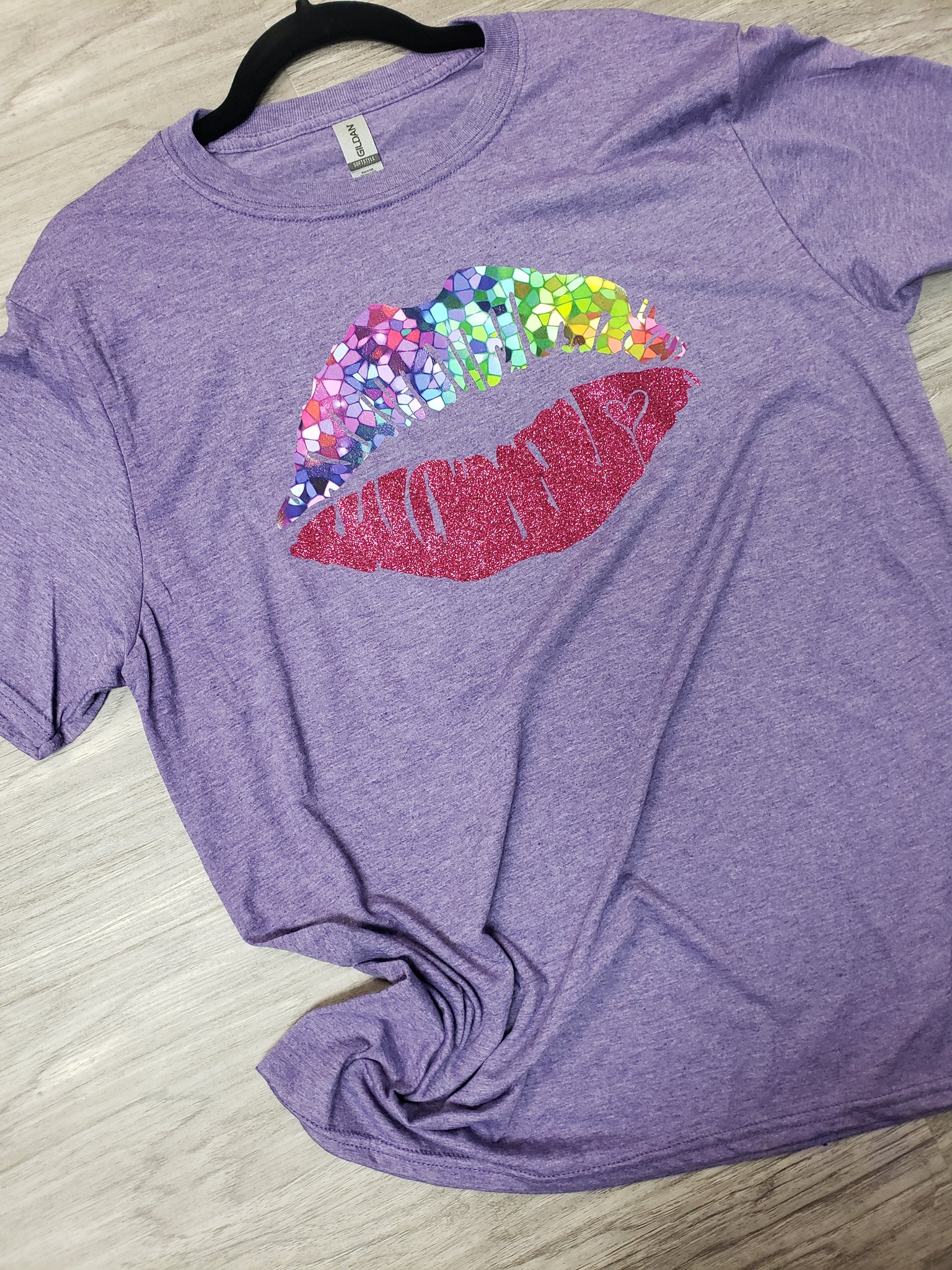 Smooch lips (mosaic & hot pink glitter) HTV T