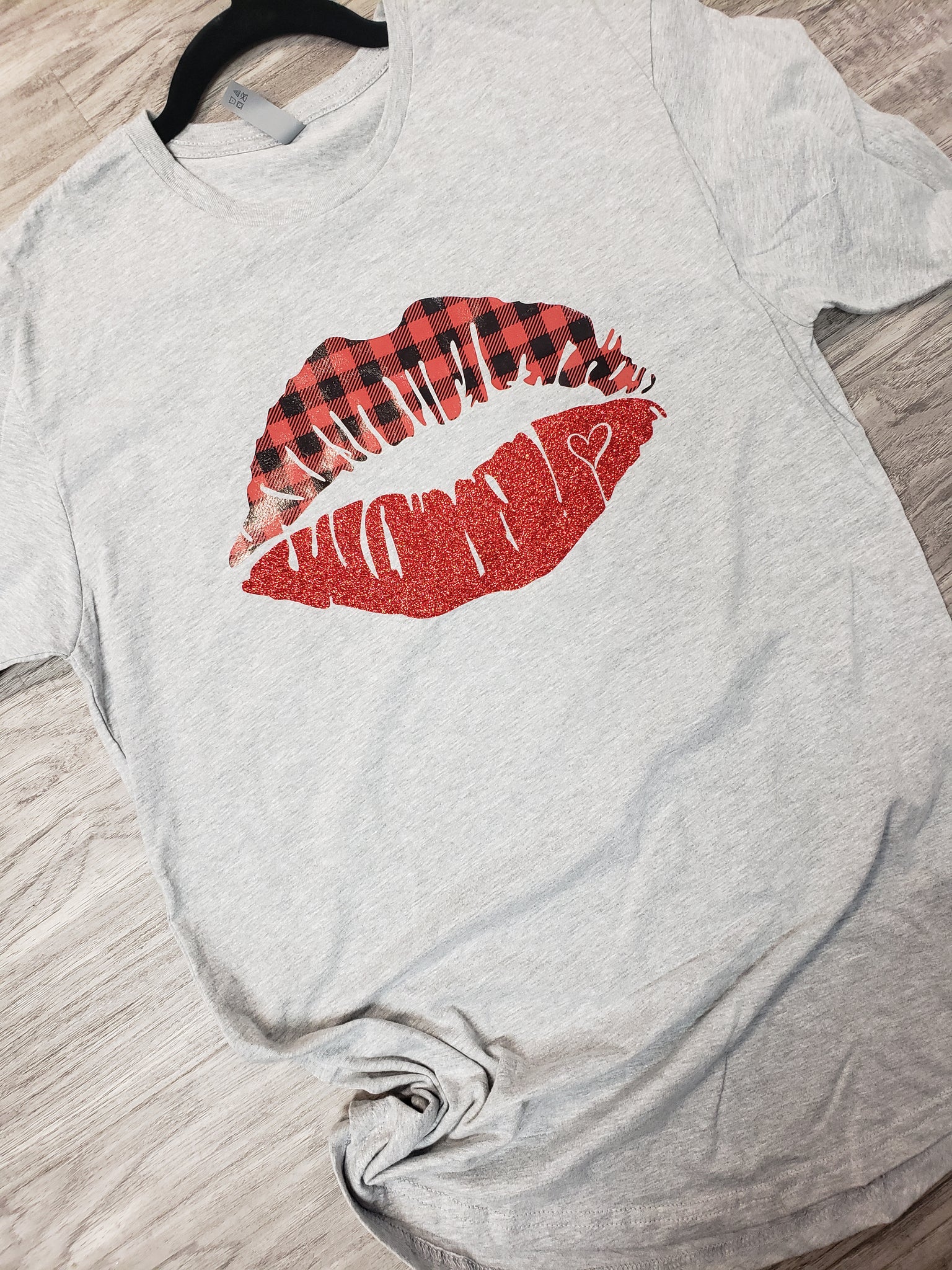 Smooch lips (buffalo plaid & red glitter) Leggings T